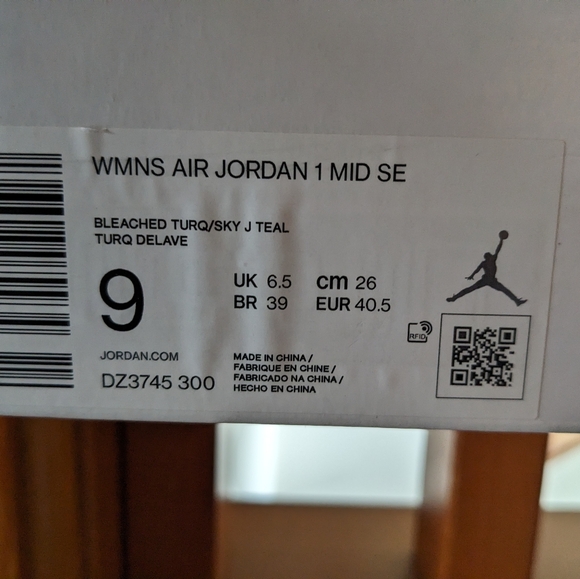 Air Jordan 1 mid, with box - Picture 7 of 7